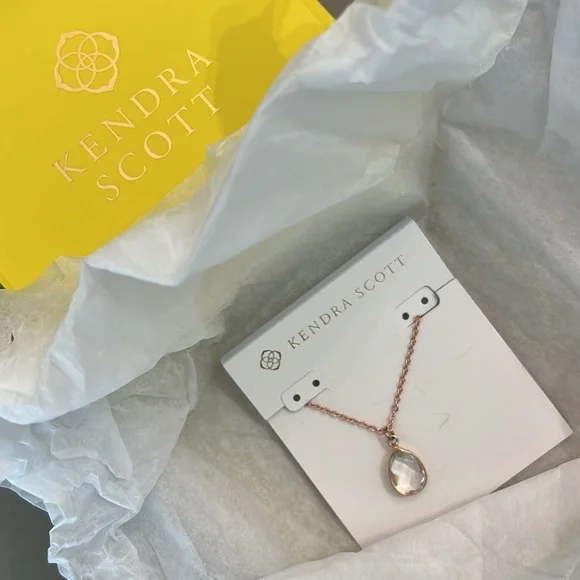 🩷 NWT Kendra Scott Rose Gold Pendant Necklace 🩷 - Picture 3 of 9